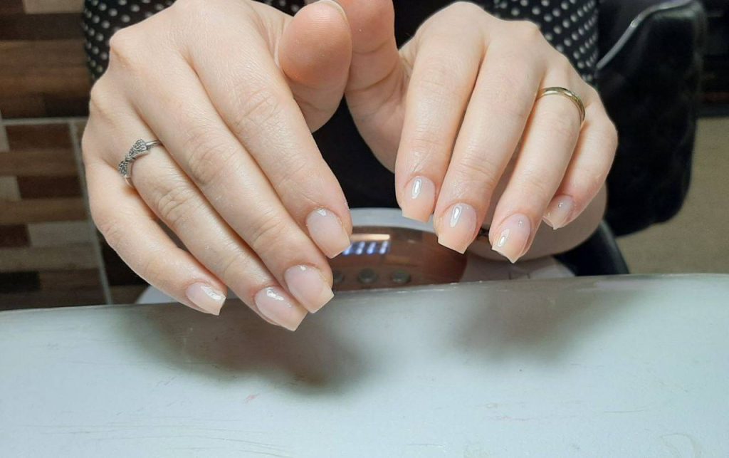 کاشت ناخن نغمه انزلی