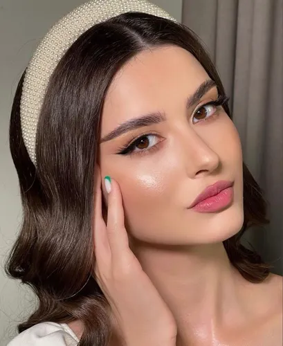 انواع میکاپ های مختلف صورت،میکاپ های مختلف صورت،مشاهده اطلاعات انواع میکاپ های مختلف صورت در سامانه برترین مشاغل