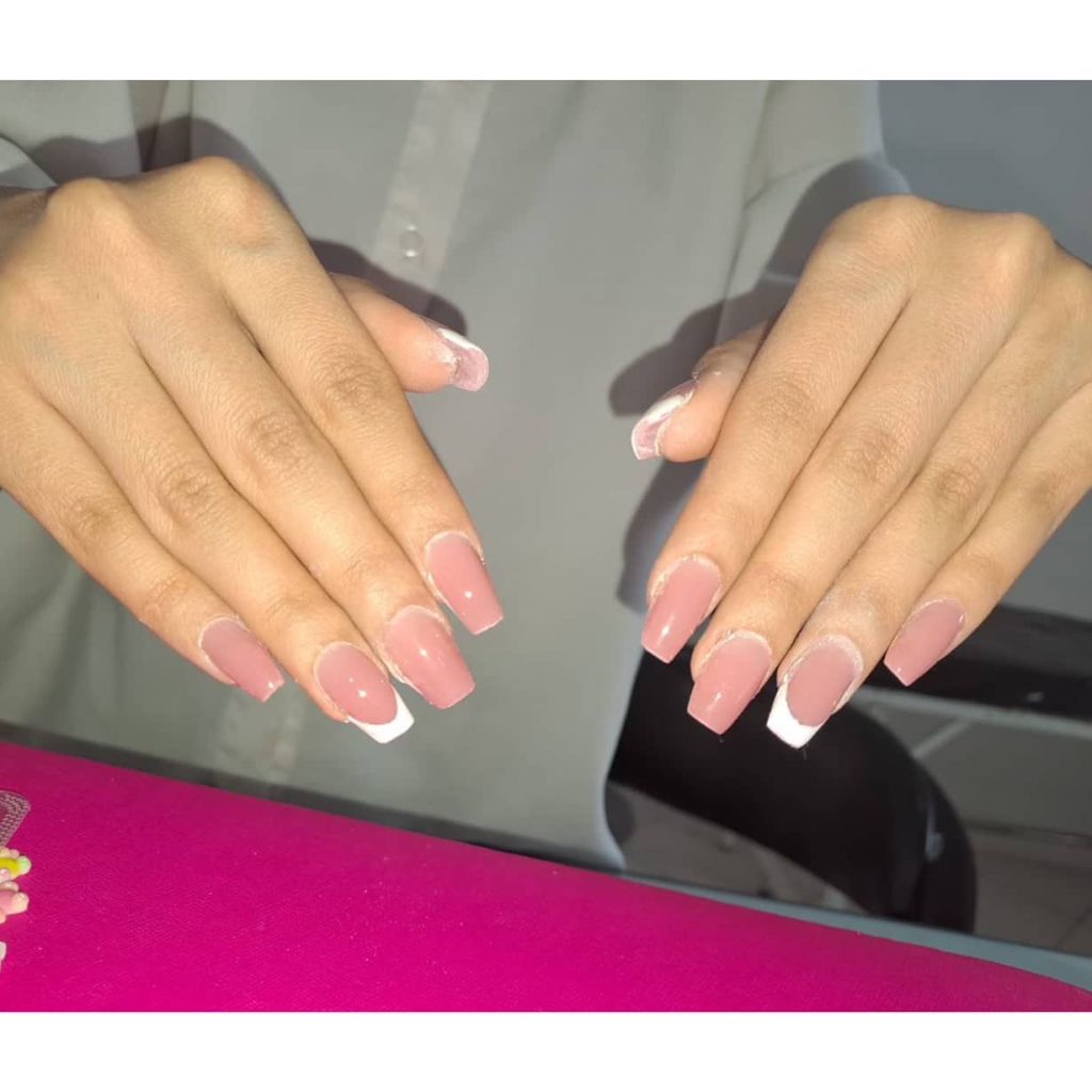 ناخن کار ستایش مهاجران