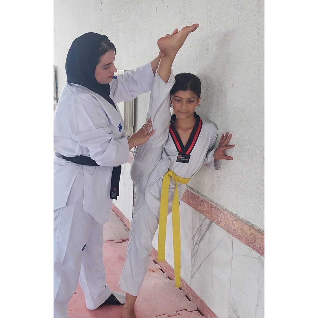 مربی تکواندو عاطفه رستم زاده صومعه سرا