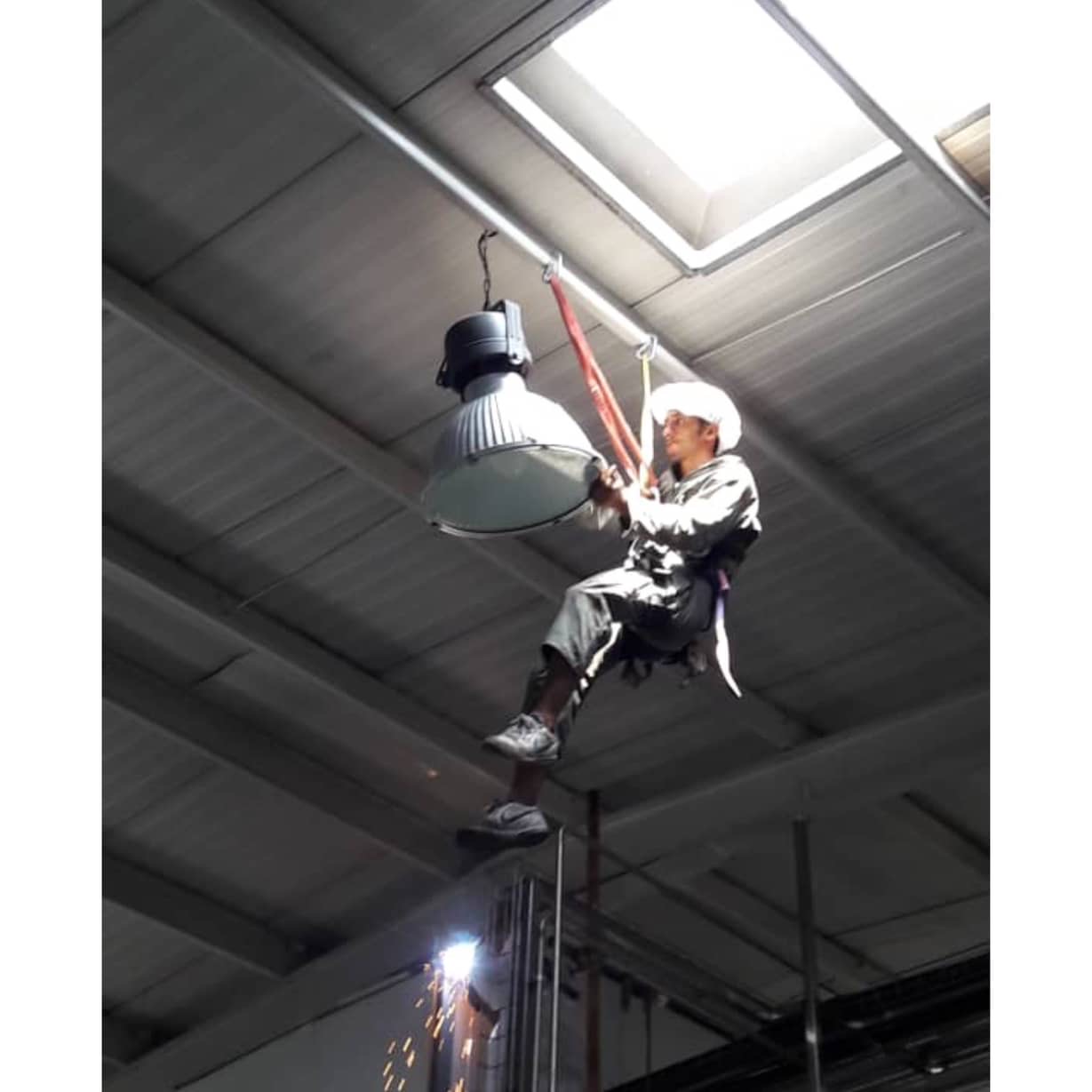 کار در ارتفاع و راپل جمشید ملایر،کار در ارتفاع و راپل جمشید در ملایر،مشاهده اطلاعات کار در ارتفاع و راپل جمشید ملایر در سامانه برترین مشاغل