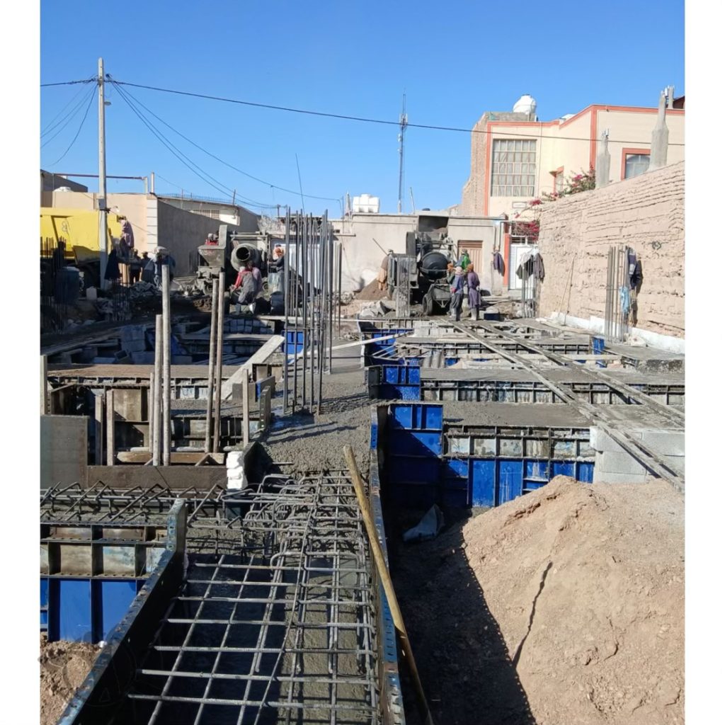 بتن ریزی با دستگاه خلاطه اسماعیل زاهدان